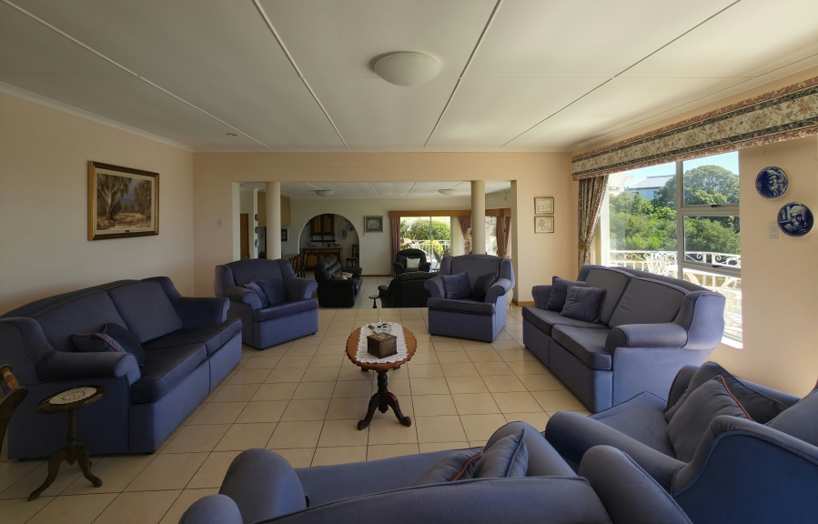 6 Bedroom Property for Sale in Wavecrest Eastern Cape